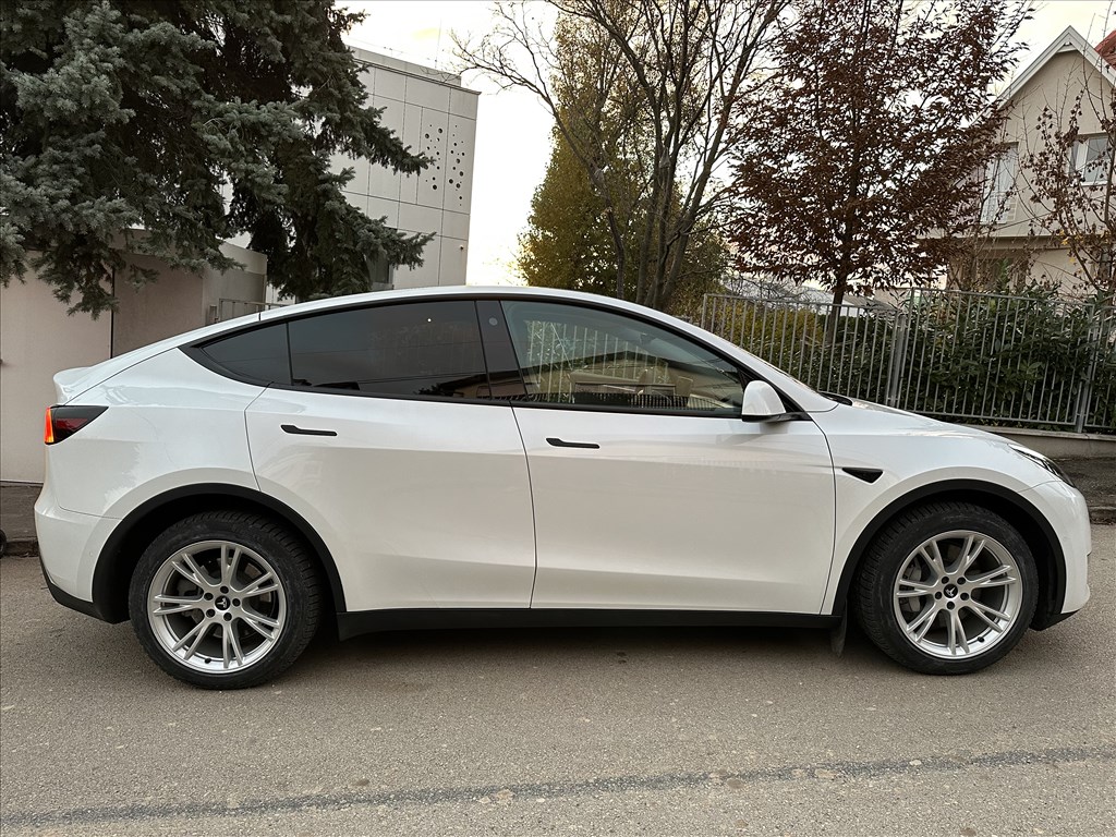 Tesla Model 3 felnikupak Tesla Model Y felnikupak Model 3 felniközép fekete-ezüst 4. kép