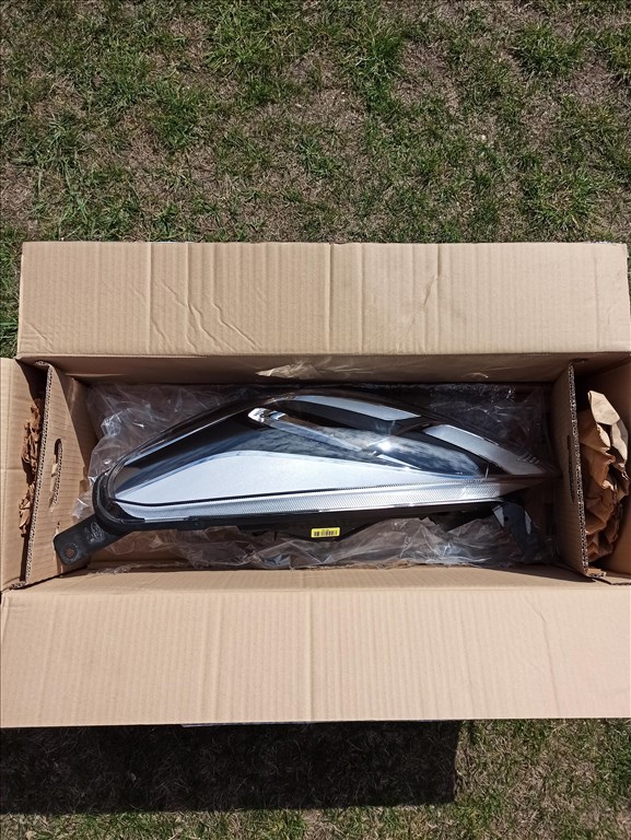 Ford Focus MK4 Fényszoró BE JX7B-13W030-AE 2. kép