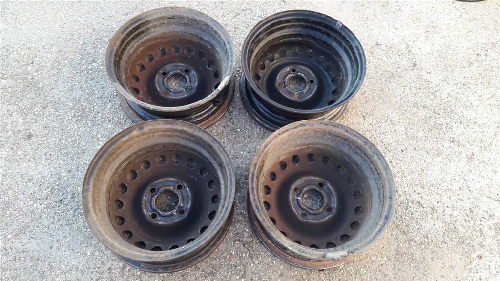 Opel Corsa B <p>Gyáriszám:<br>21 301 11</p><p>Felni méret: 13"</p><p>Felni szélesség: 5.0</p><p>Furatszám: 4</p><p>Osztókör: 100.0</p><p>ET szám: ET49</p><p>Agy Átmérõ: 56.6</p><p>Állapot: Normál</p><p>Érdeklõdéskor hivatkozzon erre: KIN-40061</p><p>Bármire van szüksége hívjon bizalommal!<br>Kizárólag munkaidõben hétfõtõl - péntekig 8-12 13-16 óráig!<br>Alkatrészek széles választékban!<br>Hivatalos Regisztrált Autobontó Kecel!<br>Vásároljon Megbízható Helyrõl Beszerelési Garanciával Profiktól!</p> 20000 3. kép