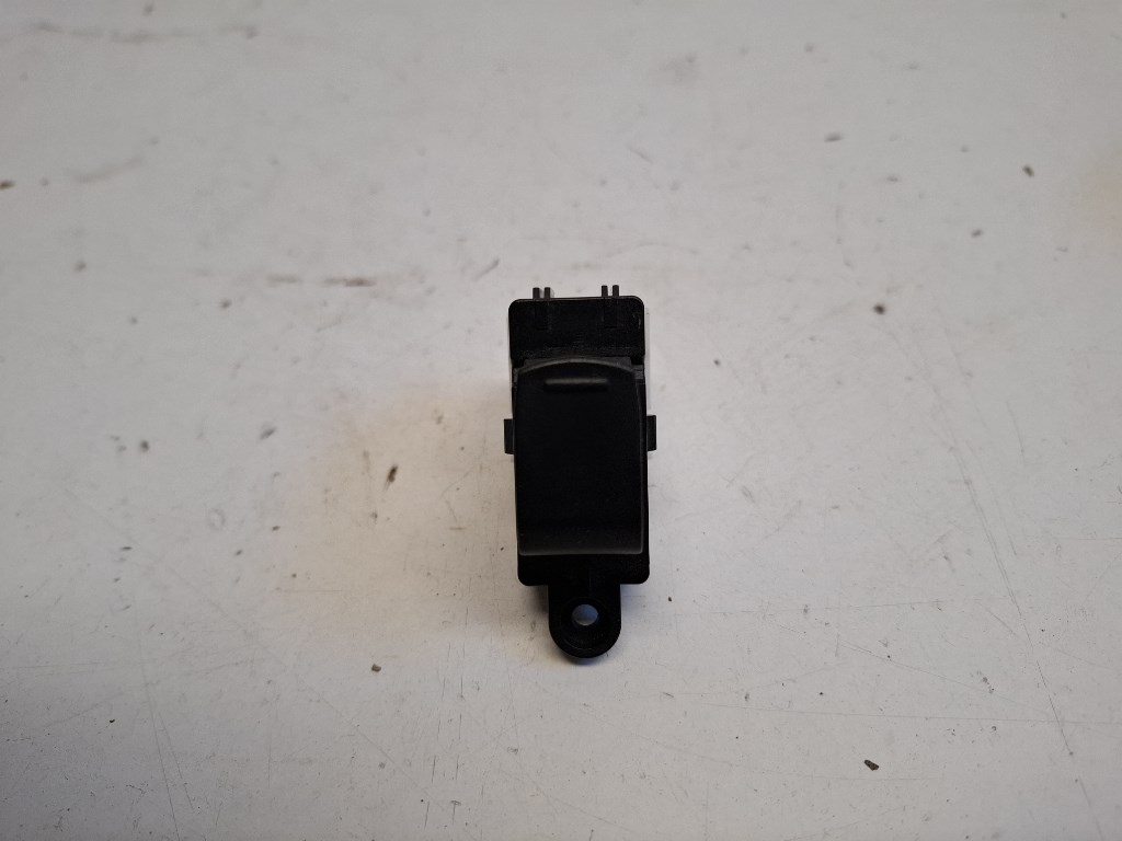 Suzuki Ignis jobb elsõ ablakemelõ kapcsoló 1. kép