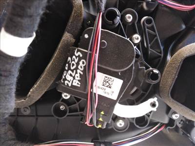 Tesla Model 3  fûtés állító motor T90442B