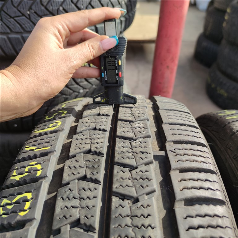 235/65 R16C Nexen téli gumi 90000ft a 4db/98/ 1. kép