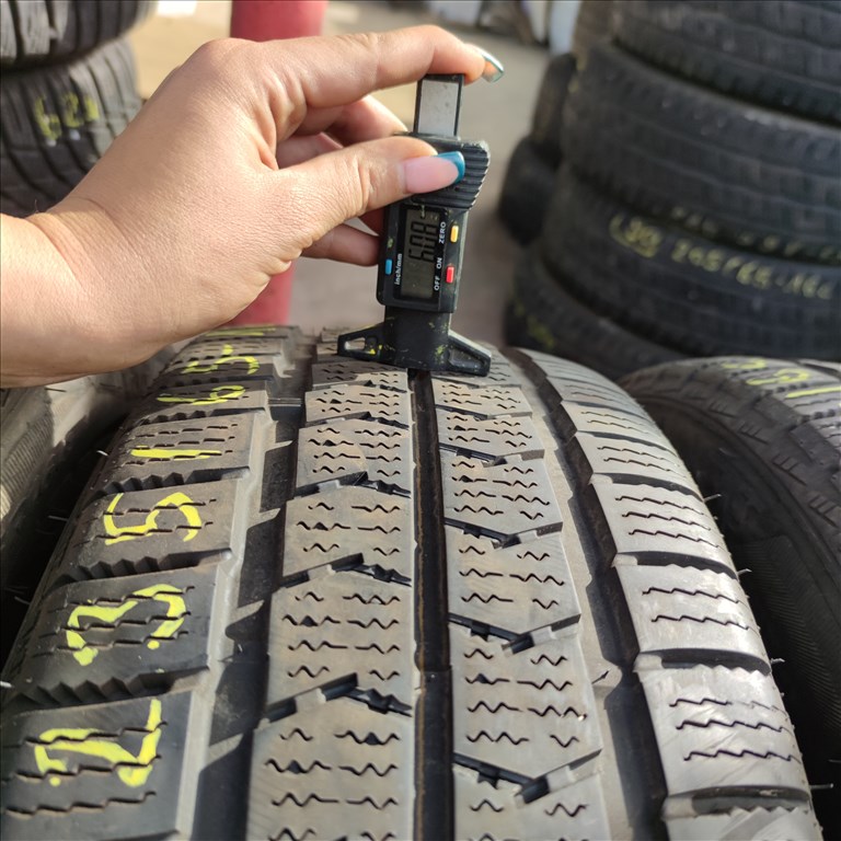 235/65 R16C Nexen téli gumi 90000ft a 4db/98/ 2. kép