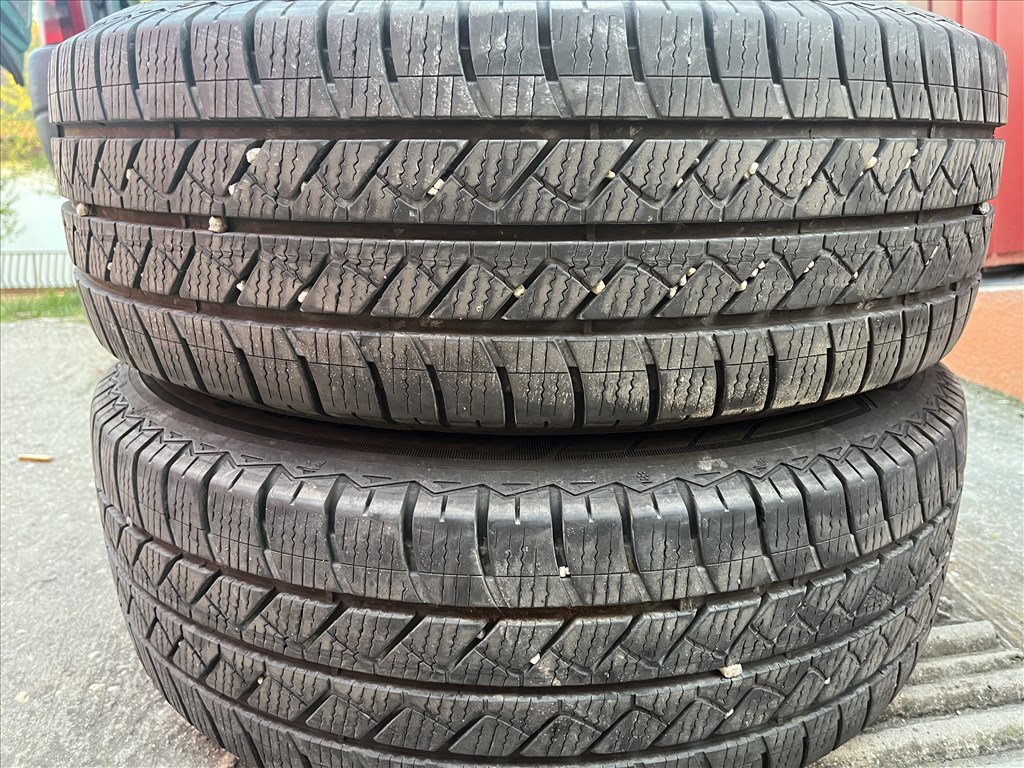  215/6516" C újszerű Goodyear négyévszakos gumi (2db) 2. kép