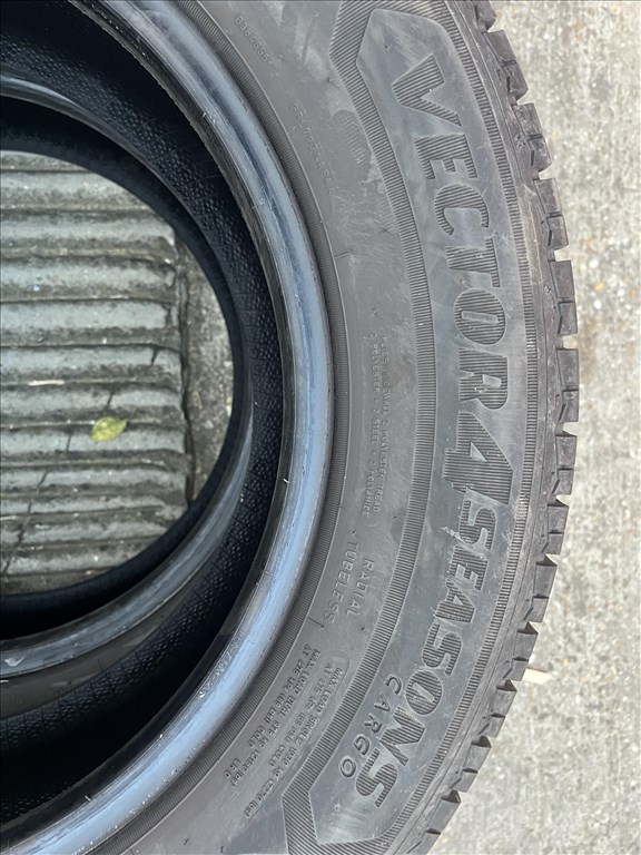  215/6516" C újszerű Goodyear négyévszakos gumi (2db) 4. kép