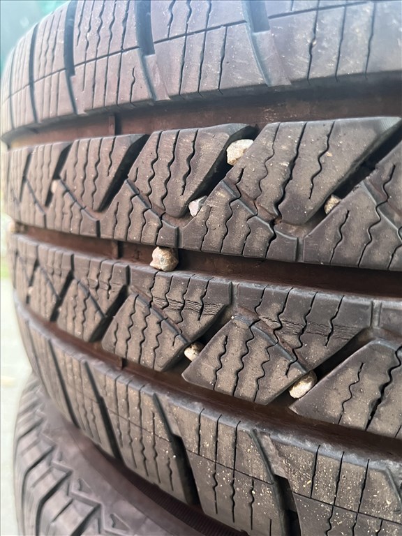  215/6516" C újszerű Goodyear négyévszakos gumi (2db) 6. kép