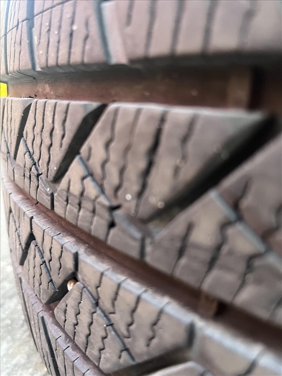  215/6516" C újszerű Goodyear négyévszakos gumi (2db) 7. kép