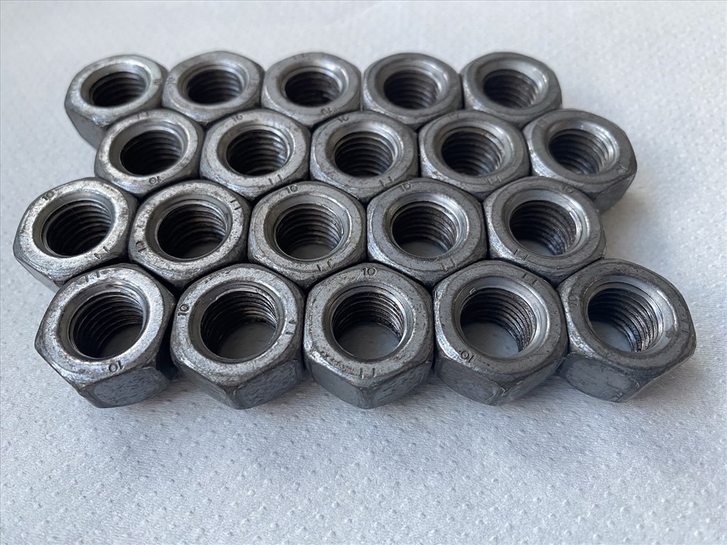 Ford 16" acélfelnik, TPMS szenzorokkal, dísztárcsákkal 8. kép