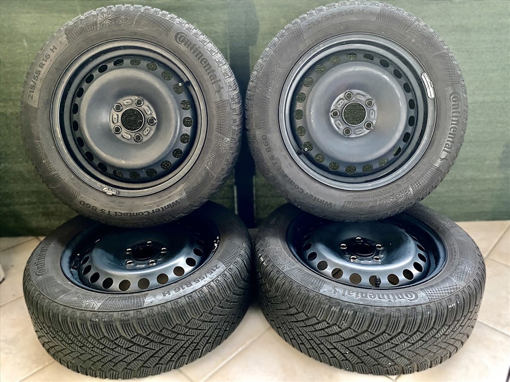 Ford 16" acélfelnik, TPMS szenzorokkal, dísztárcsákkal 1. kép