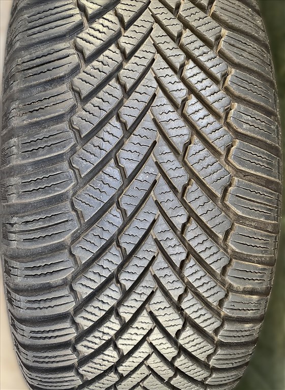 Ford 16" acélfelnik, TPMS szenzorokkal, dísztárcsákkal 10. kép