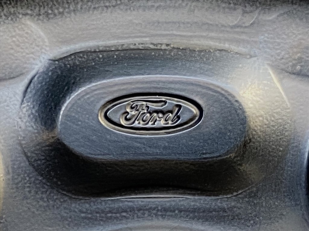 Ford 16" acélfelnik, TPMS szenzorokkal, dísztárcsákkal 7. kép