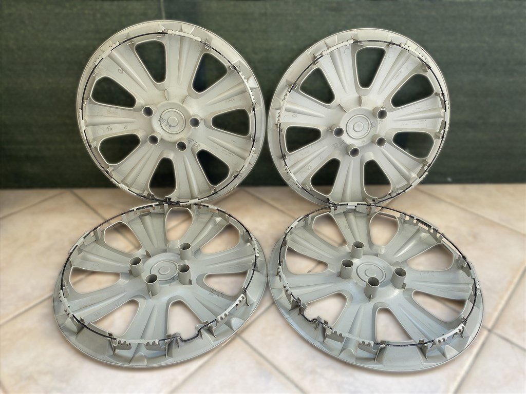 Ford 16" acélfelnik, TPMS szenzorokkal, dísztárcsákkal 5. kép