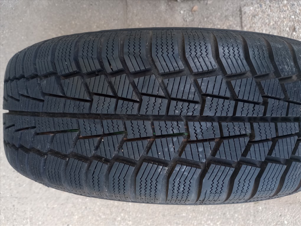  5x114.3 lyukosztású 16" használt lemezfelni, rajta 205/55 újszerű Viking Wintech téli gumi  3. kép