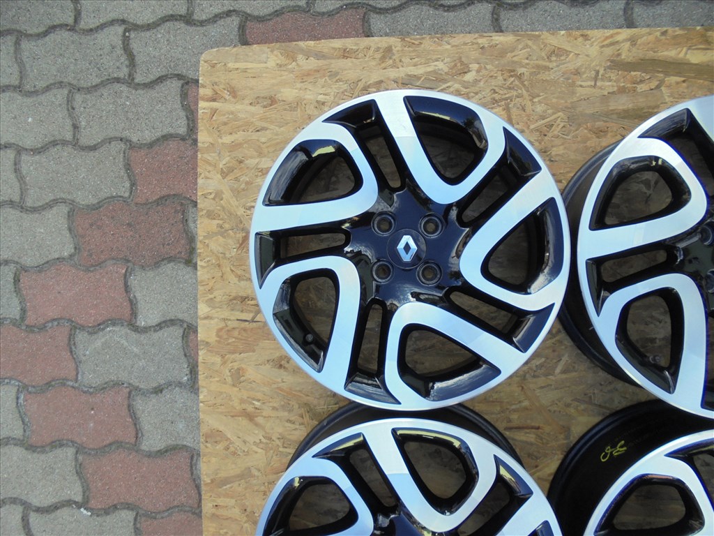17-es 4 x 100-as Újszerű gyári Renault szenzoros alufelni eladó 2. kép