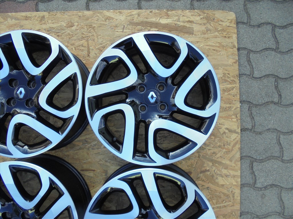 17-es 4 x 100-as Újszerű gyári Renault szenzoros alufelni eladó 4. kép