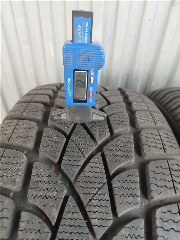  225 50 r18 Dunlop téligumi garnitúra  3. kép