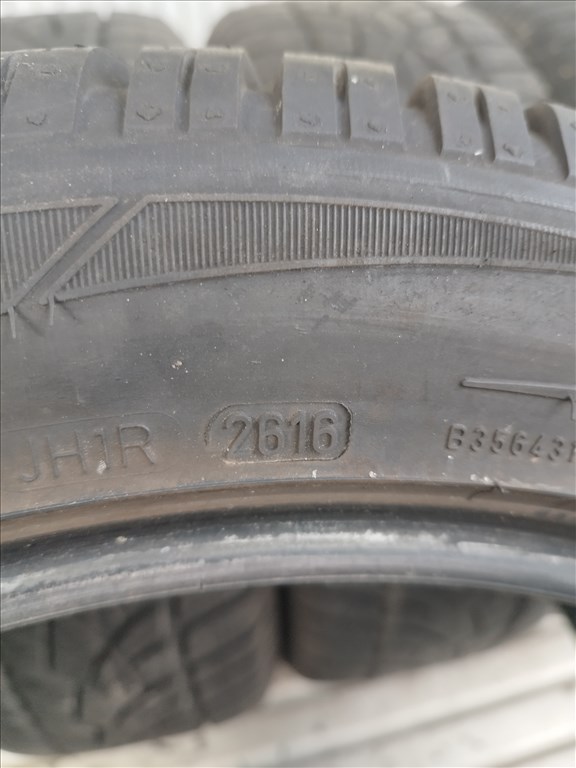  225 50 r18 Dunlop téligumi garnitúra  9. kép