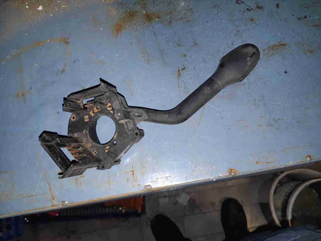 Volkswagen Golf III Ablakemelõ Kapcsoló 1H6953503AA 2. kép