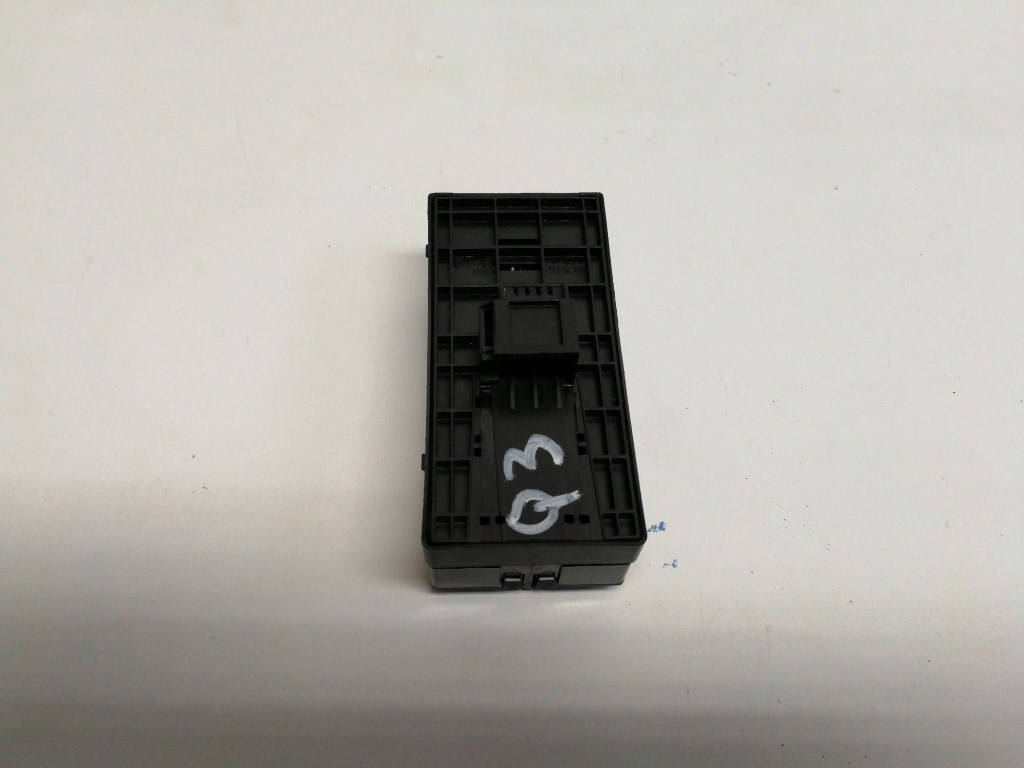 Audi Q3 bal elsõ ablakemelõ kapcsoló 8U0959851A 2. kép