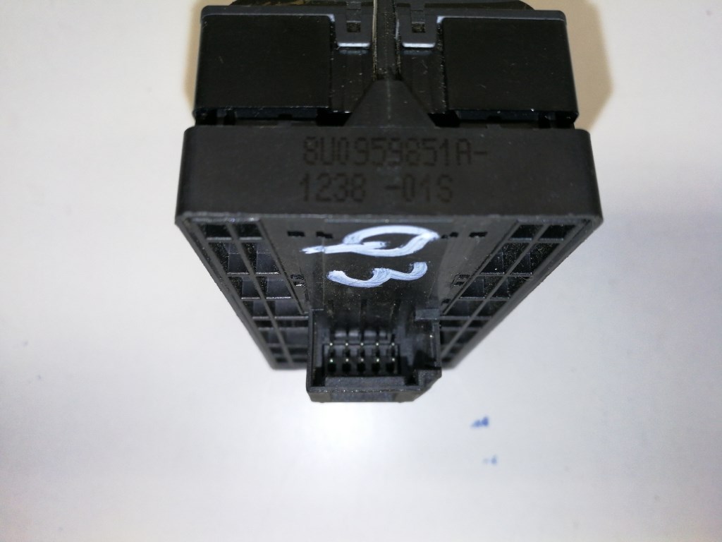 Audi Q3 bal elsõ ablakemelõ kapcsoló 8U0959851A 3. kép