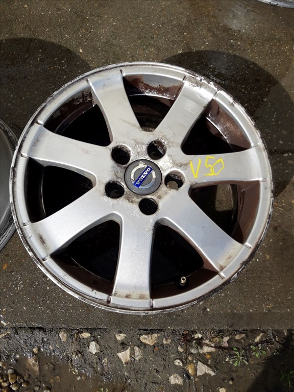 Volvo V50 <p>Gyáriszám:<br>VOLVO K201</p><p>Felni méret: 16"</p><p>Furatszám: 5</p><p>Osztókör: 108.0</p><p>ET szám: D22FA</p><p>Állapot: Normál</p><p>Érdeklõdéskor hivatkozzon erre: KIN-40077</p><p>Bármire van szüksége hívjon bizalommal!<br>Kizárólag munkaidõben hétfõtõl - péntekig 8-12 13-16 óráig!<br>Alkatrészek széles választékban!<br>Hivatalos Regisztrált Autobontó Kecel!<br>Vásároljon Megbízható Helyrõl Beszerelési Garanciával Profiktól!</p> 55000 4. kép