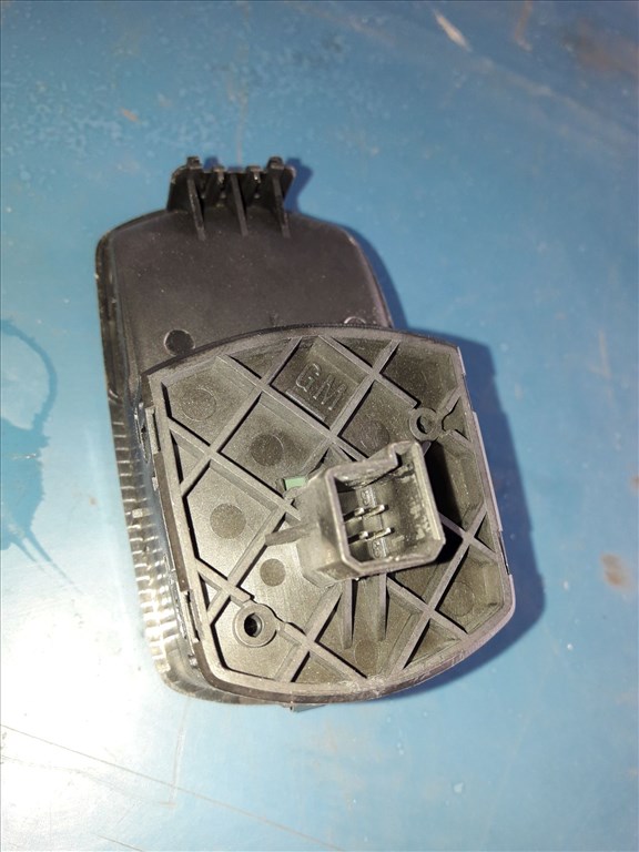 Opel Corsa E Jobb Elsõ Ablakemelõ Kapcsoló 13 430 018 2. kép