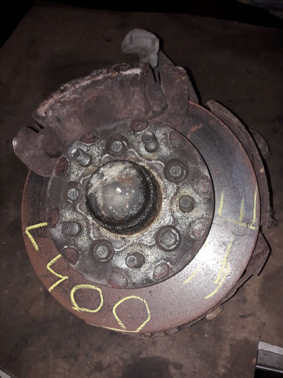 Mitsubishi L400 Jobb Elsõ Csonkállvány Kerékaggyal  Féknyereg 1. kép