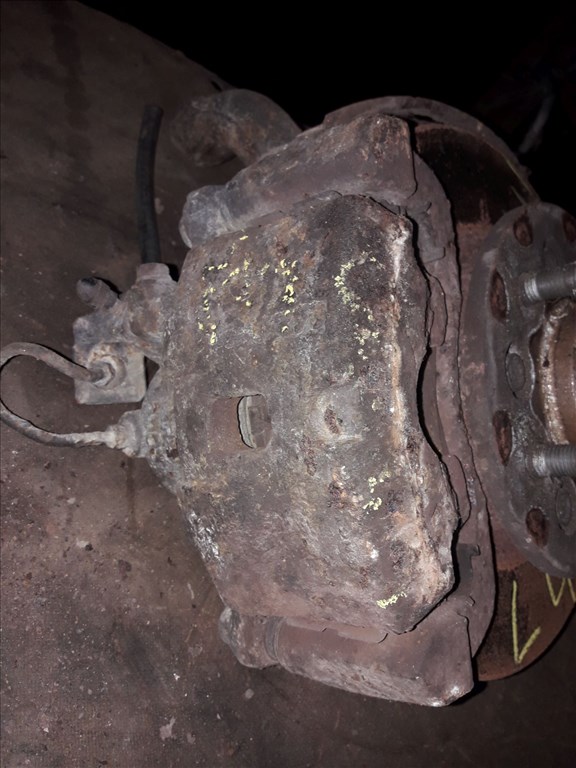 Mitsubishi L400 Jobb Elsõ Csonkállvány Kerékaggyal  Féknyereg 3. kép