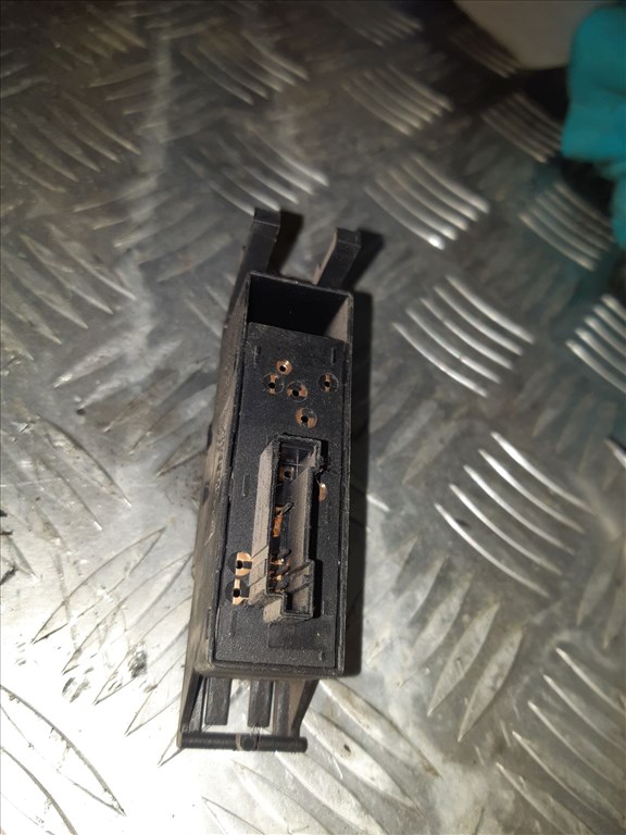 BMW 320D E46 Jobb Elsõ Ablakemelõ Kapcsoló 6 902 176 2. kép