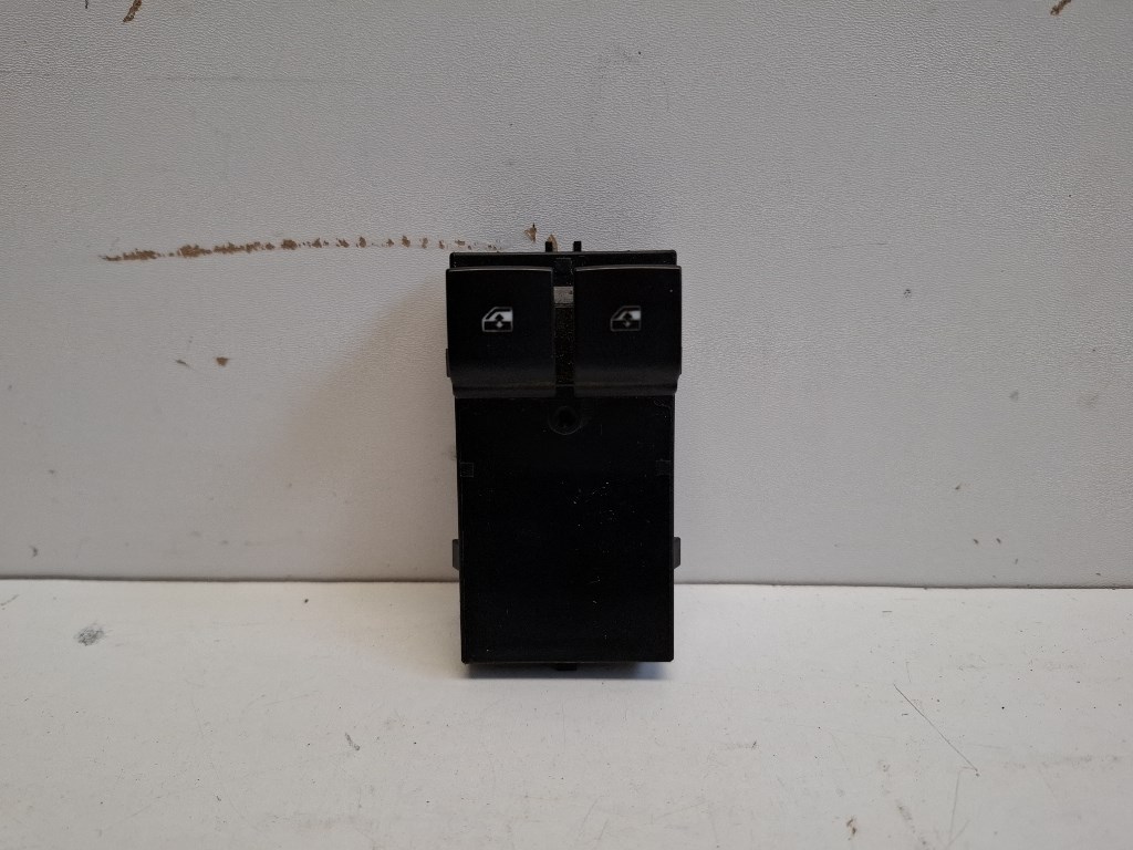 Opel Meriva bal elsõ ablakemelõ kapcsoló 13305978 1. kép