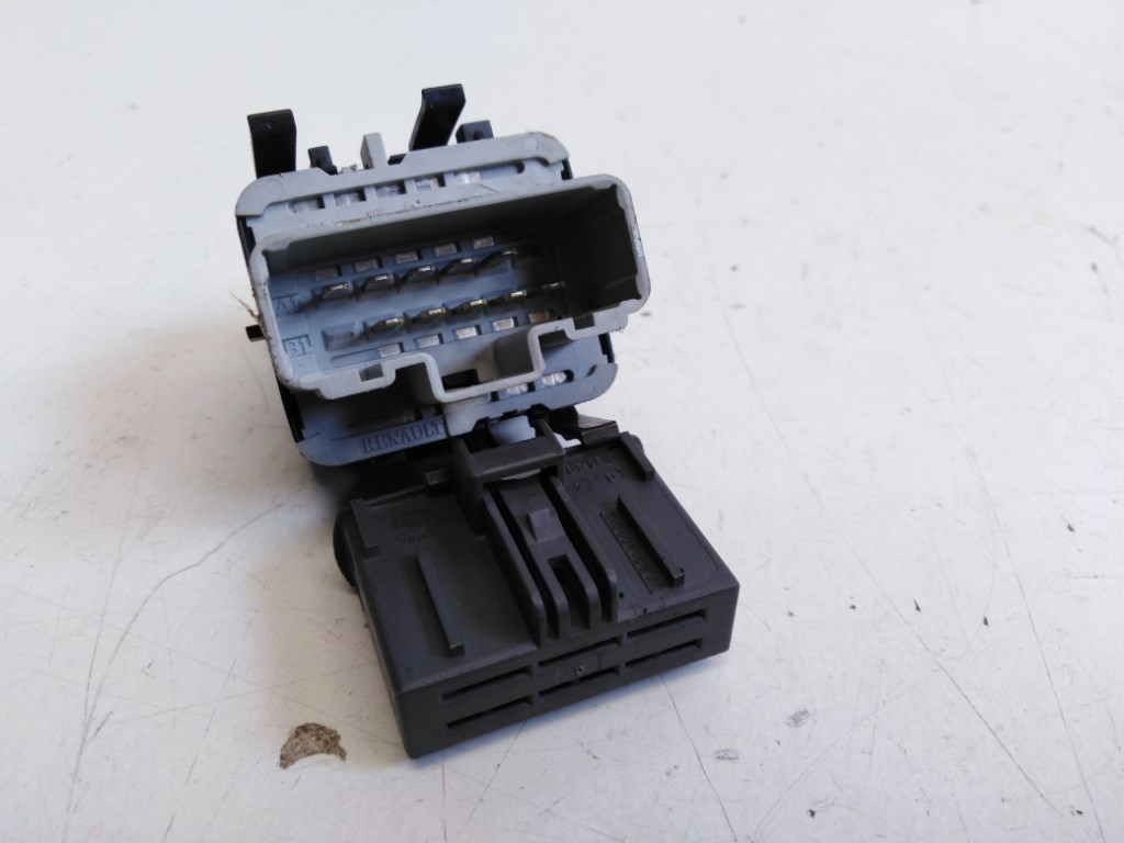 Renault Scenic bal elsõ ablakemelõ kapcsoló 2. kép