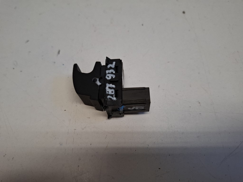 Seat Arona jobb elsõ ablakemelõ kapcsoló 5G0959855P 2. kép