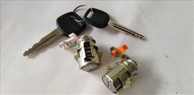 Toyota Hilux (N140/E150/E160/E170) ajtózár kulccsal