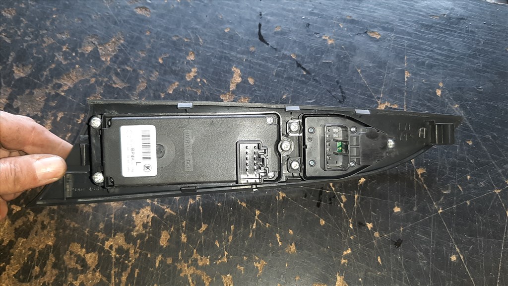 Mazda 3 (BK) MZR 1.6 bal első ablakemelő kapcsoló  bp4kl 2. kép