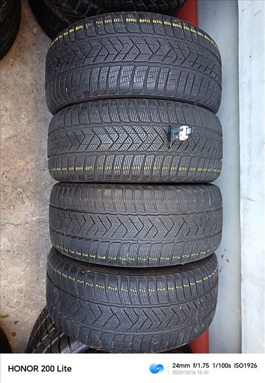  235/4518" újszerű Pirelli téli gumi gumi 2. kép