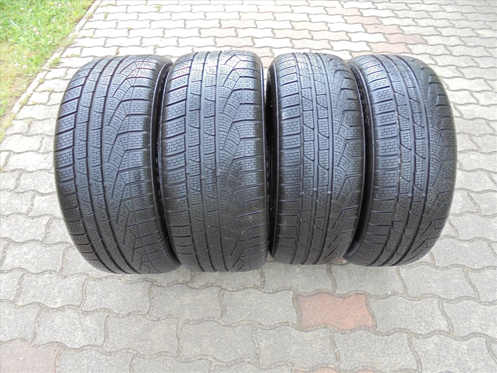 Új Pirelli 235/50-205/55 R17-es kétszéles téli gumi szett eladó 1. kép