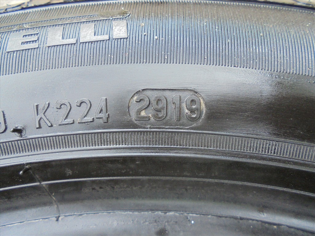 Új Pirelli 235/50-205/55 R17-es kétszéles téli gumi szett eladó 7. kép
