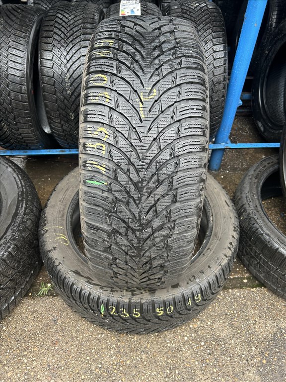 2db 235/50×19″ Nokian téli gumiabroncs. (3751271) 1. kép