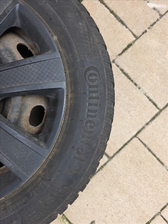  14" használt lemezfelni, rajta 175/65 használt 2 db Continental és 2 db Nexen téli gumi  2. kép