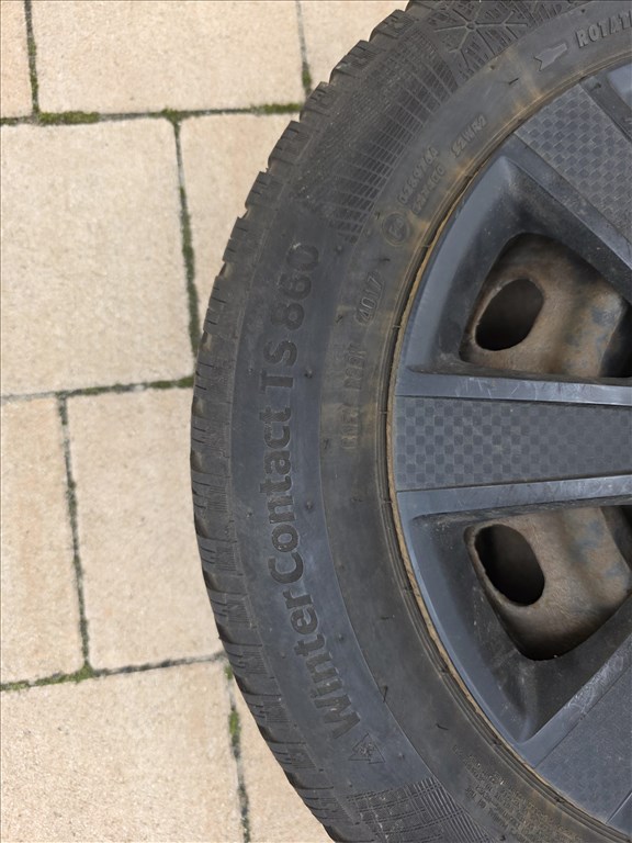  14" használt lemezfelni, rajta 175/65 használt 2 db Continental és 2 db Nexen téli gumi  3. kép