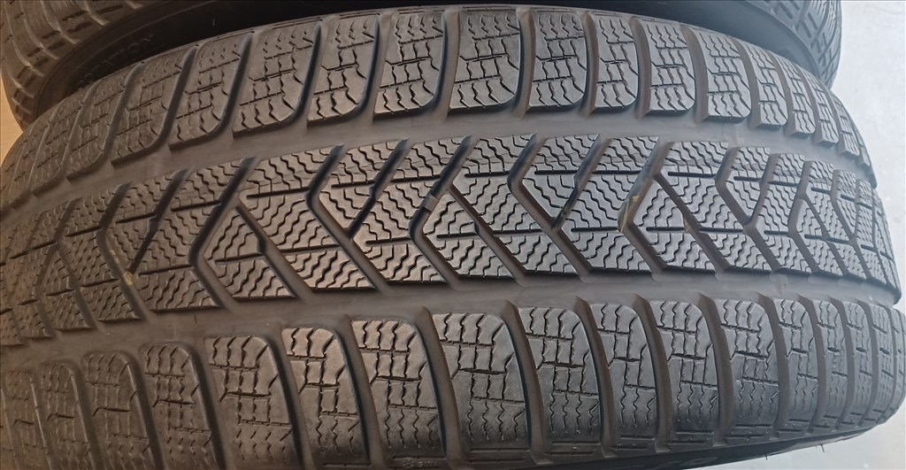 Pirelli Sottozero3 Winter MO 245/45 R19 téli gumik 4db.6-7mm 1. kép