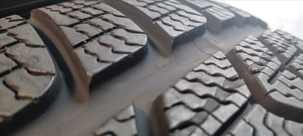 Pirelli Sottozero3 Winter MO 245/45 R19 téli gumik 4db.6-7mm 2. kép