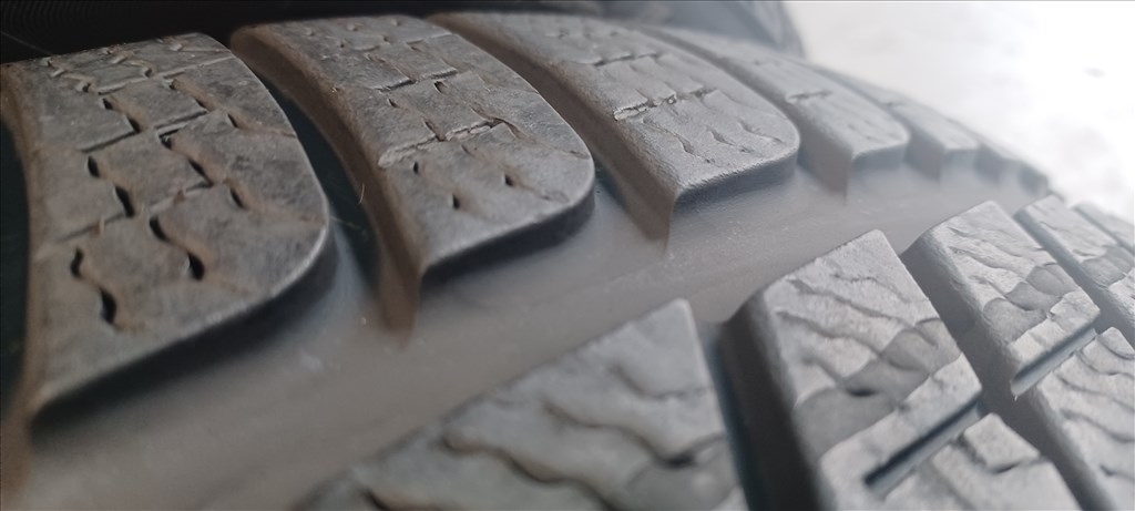 Pirelli Sottozero3 Winter MO 245/45 R19 téli gumik 4db.6-7mm 3. kép