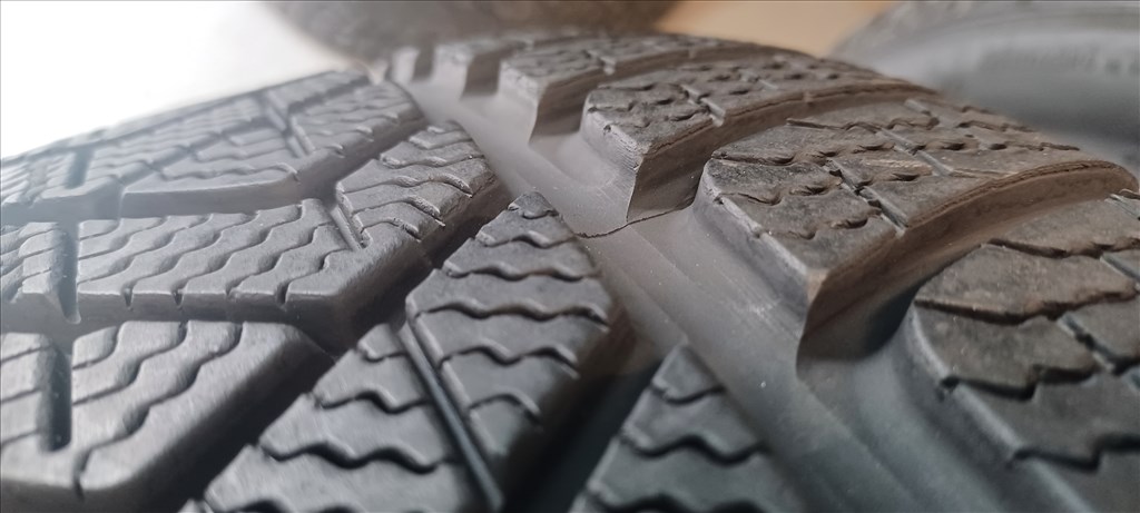 Pirelli Sottozero3 Winter MO 245/45 R19 téli gumik 4db.6-7mm 8. kép