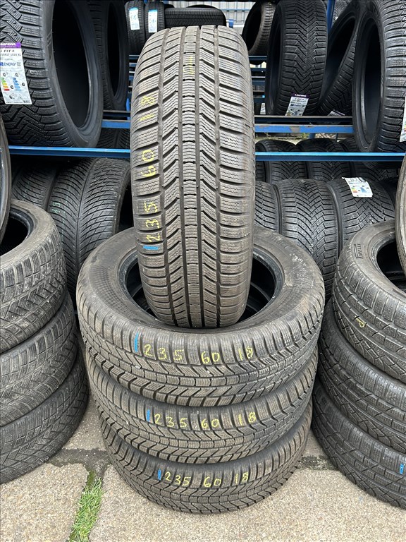 4db 235/60×18″ Continental téli gumiabroncs. (3751761) 1. kép