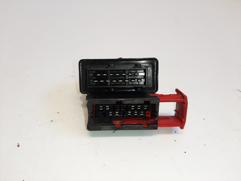 Citroen Berlingo  üzemanyagpumpa relé 240107 2. kép