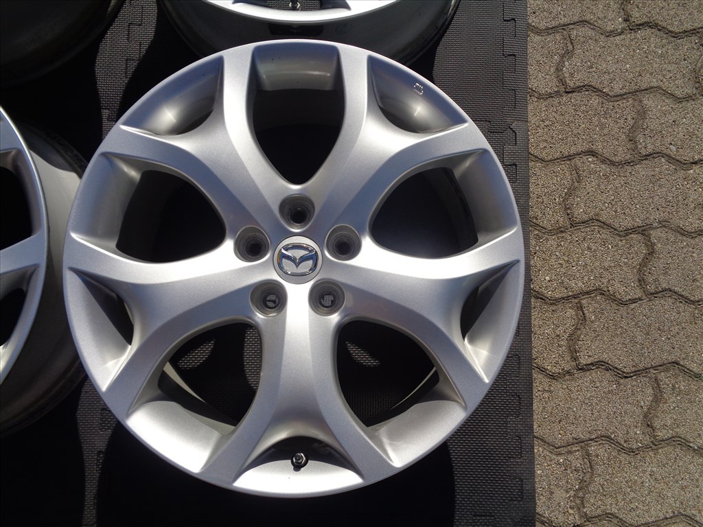 Mazda gyári alufelni 19-es, nyomás szenzorral újszerű állapotban eladó. 5. kép