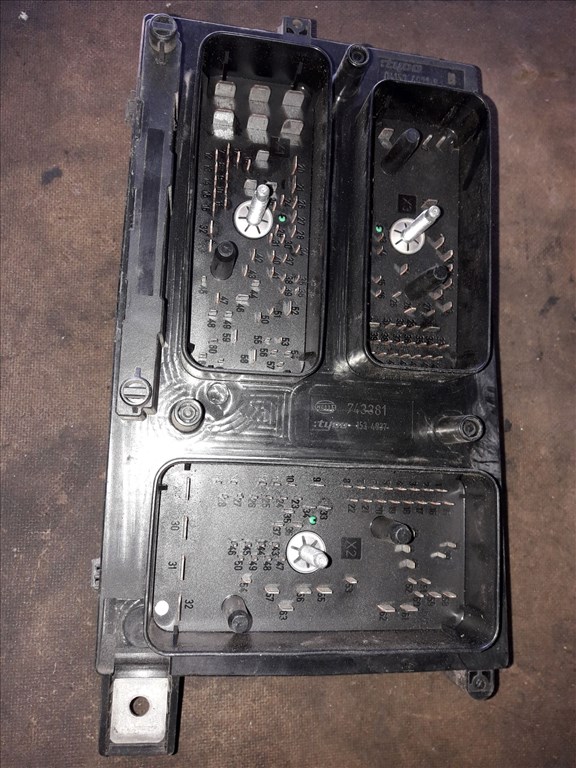 Opel Astra H Biztosítéktábla / Relé Tábla 13 206 745 2. kép