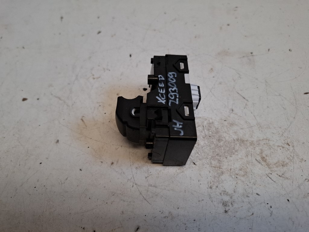 Kia X Ceed (CD) jobb hátsó ablakemelõ kapcsoló 93590J7050 2. kép