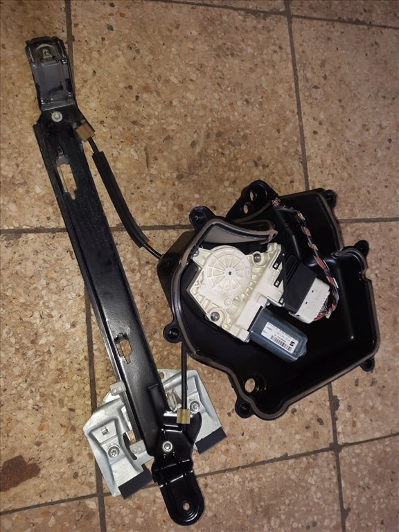 Seat Leon II Cupra Jobb Hátsó Ablakemelõ Szerkezet Elektromos 1K0 959 704 N 2. kép